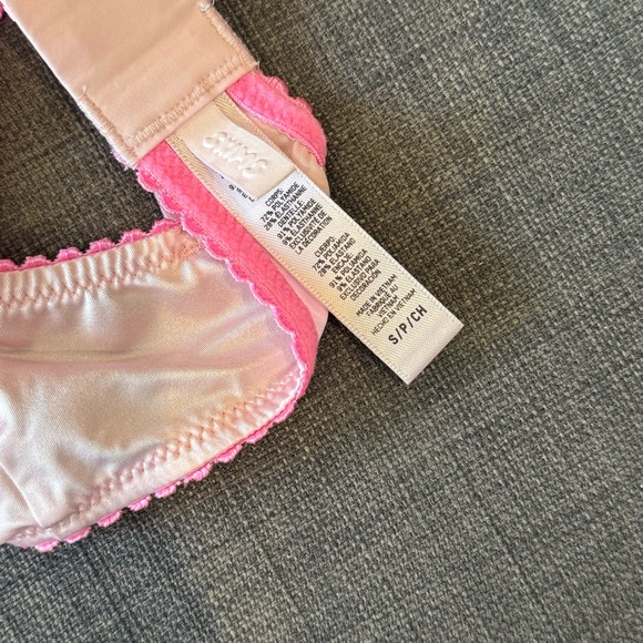 SKIMS STRETCH SATIN LACE TRIANGLE BRALETTE 
CHERRY BLOSSOM, S - Picture 4 of 6